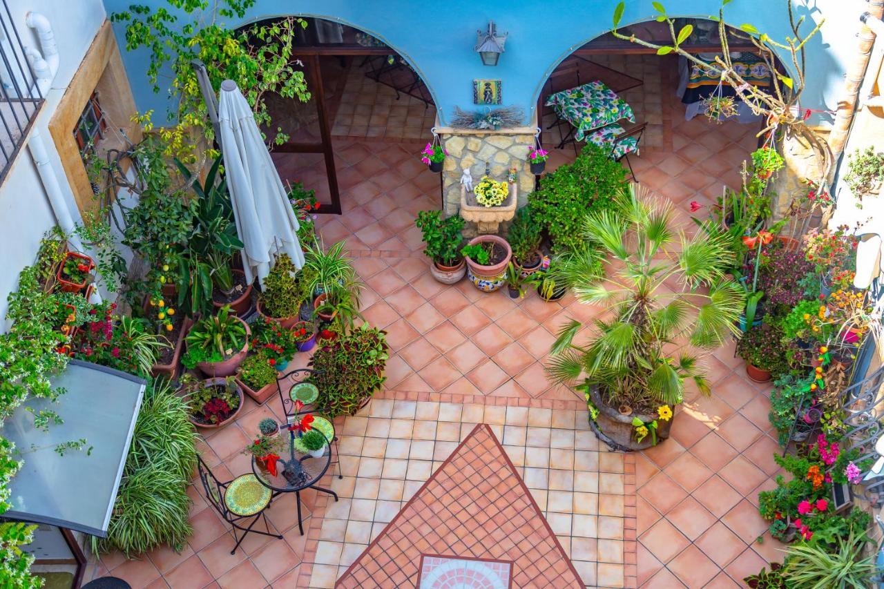 La Finestra Sul Cortile Bed & Breakfast